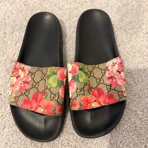 Gucci Women's Floral Slide Sandals - Black and Pink